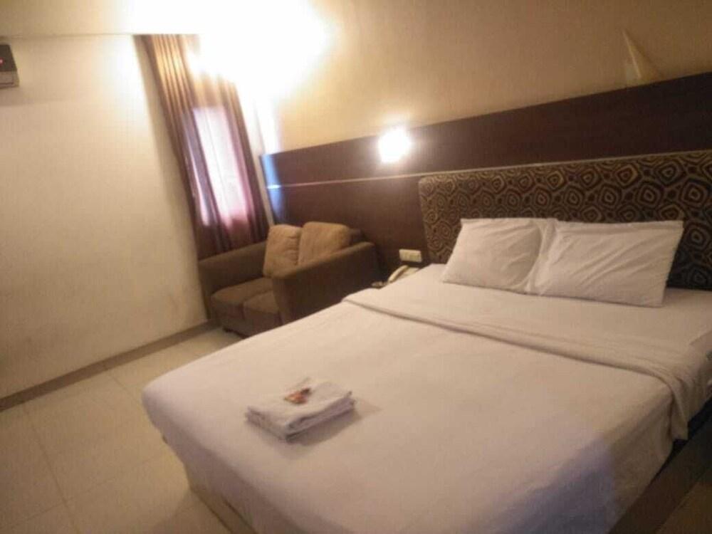 Ams Penthouse Room Type - Executive Double Room