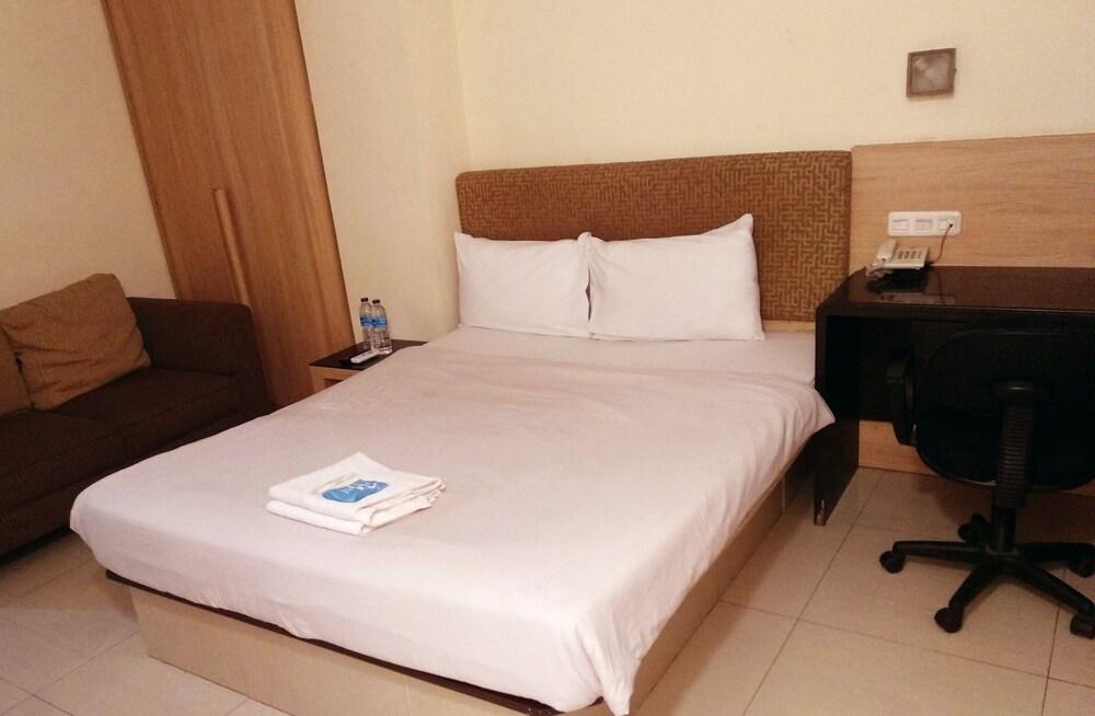Ams Penthouse Room Type - Deluxe Double Room