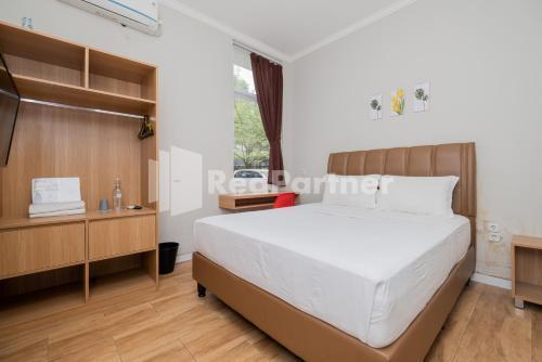 Palm Eight Mitra RedDoorz