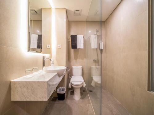 All Nite & Day Hotel - Kebon Jeruk by ARTOTEL Group Room Type - Standard King Room