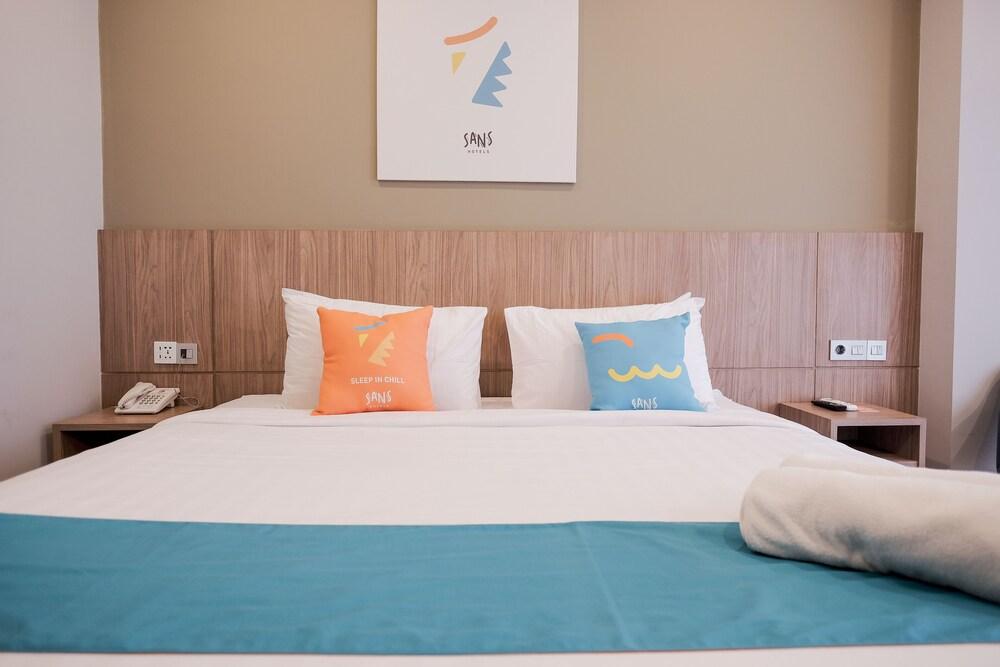 Sans Hotel Puri Indah Jakarta Room Type - Superior Double Room