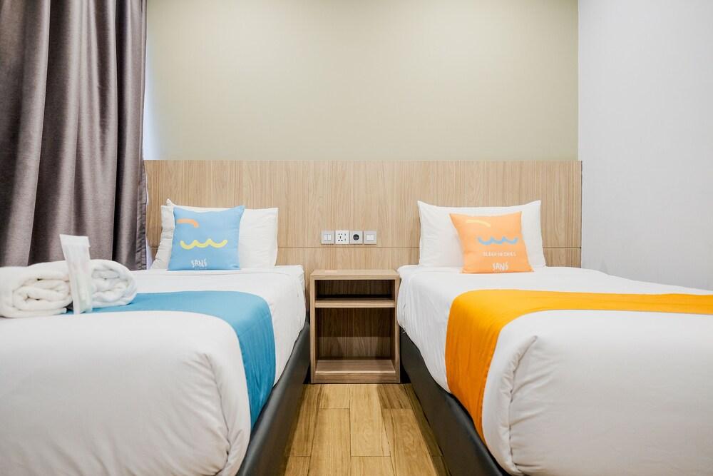 Sans Hotel Puri Indah Jakarta Room Type - Superior Twin Room