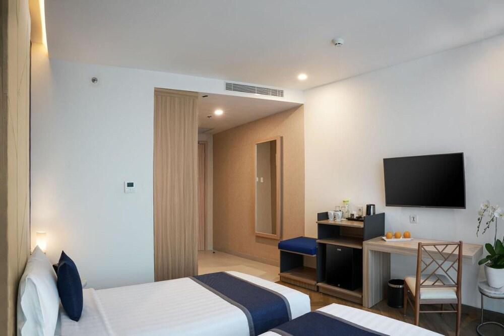 Aston Kemayoran City Hotel - Tap to explore photos