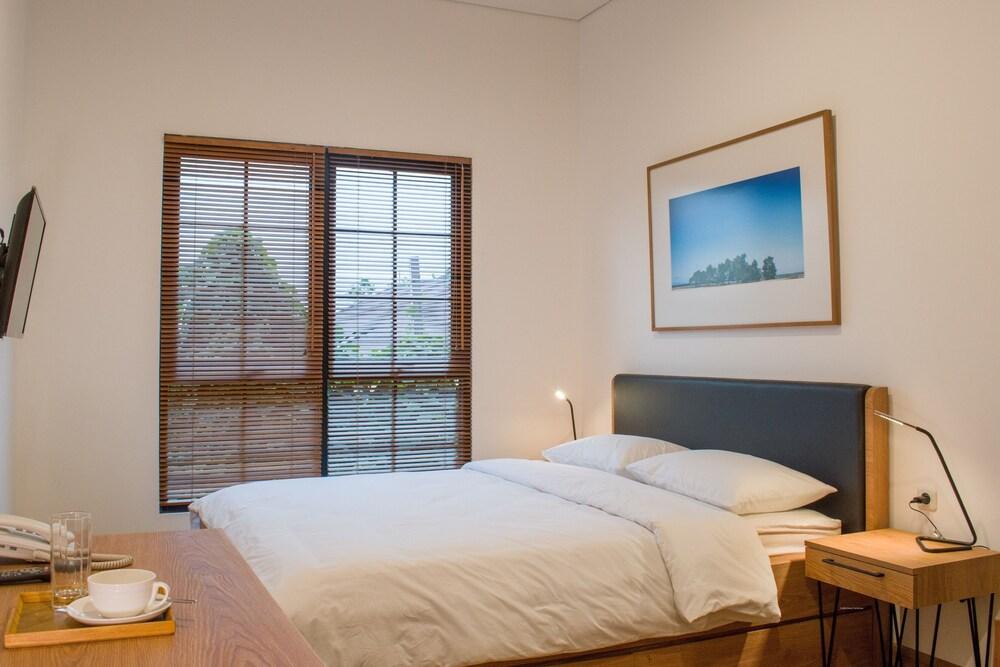 Rumanami Residence Room Type - Deluxe Queen Room