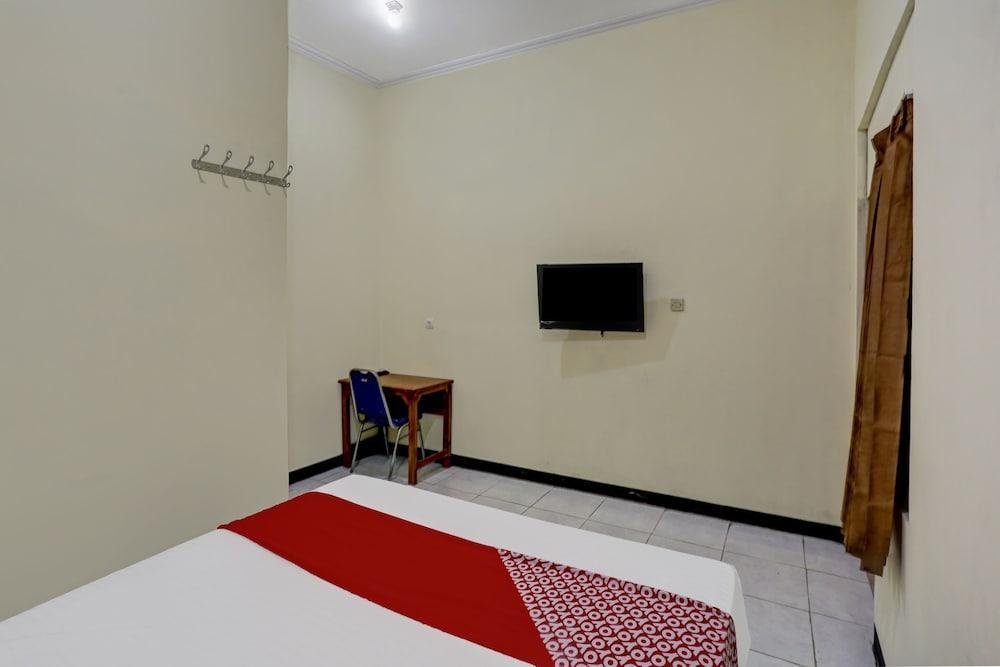 OYO 3767 Permata House - Tap to explore photos