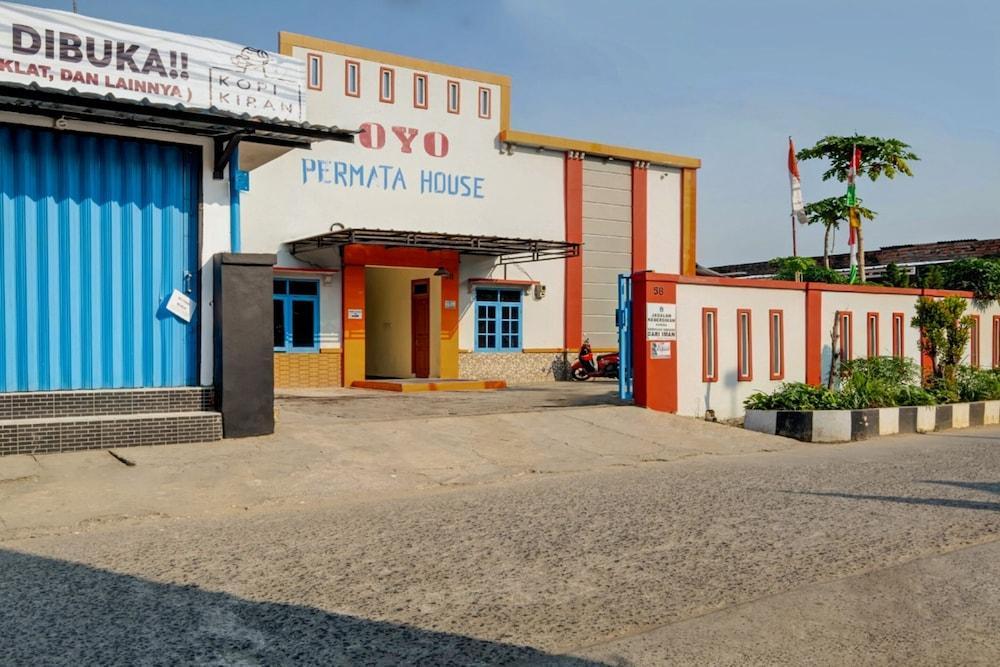 OYO 3767 Permata House - Tap to explore photos