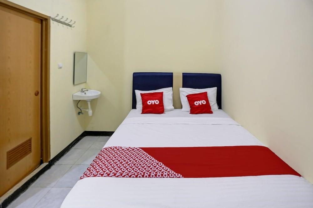 OYO 3767 Permata House Room Type - Standard Double Room