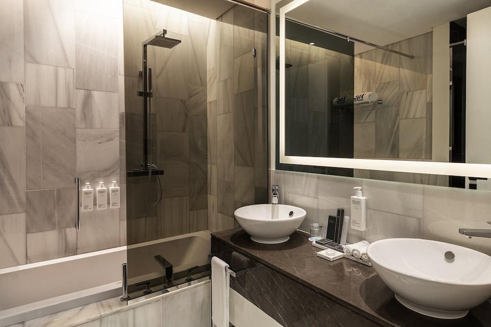 Th8 Palm Dubai Beach Resort Vignette Collection Room Type - Family Suite, 2 Bedrooms (Palm Suite, View)