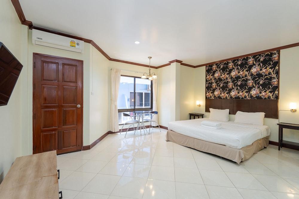 Amarin Hotel Patong Room Type - 2 Connecting Superior Studio with Kitchenette for 6