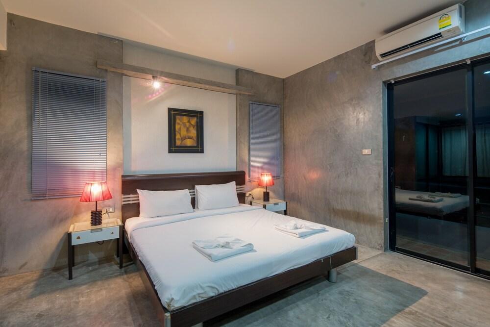 Amarin Hotel Patong Room Type - Deluxe Apartment, 1 Bedroom (For 5) Amarin Hotel Patong Room Type - Deluxe Apartment, 1 Bedroom (For 5)