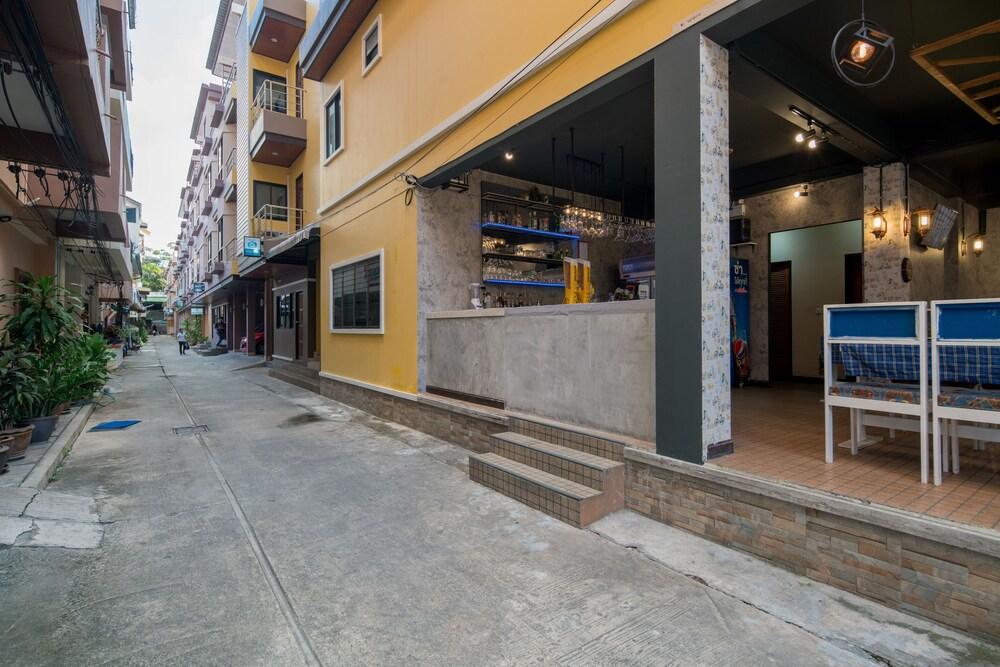 Amarin Hotel Patong - Tap to explore photos