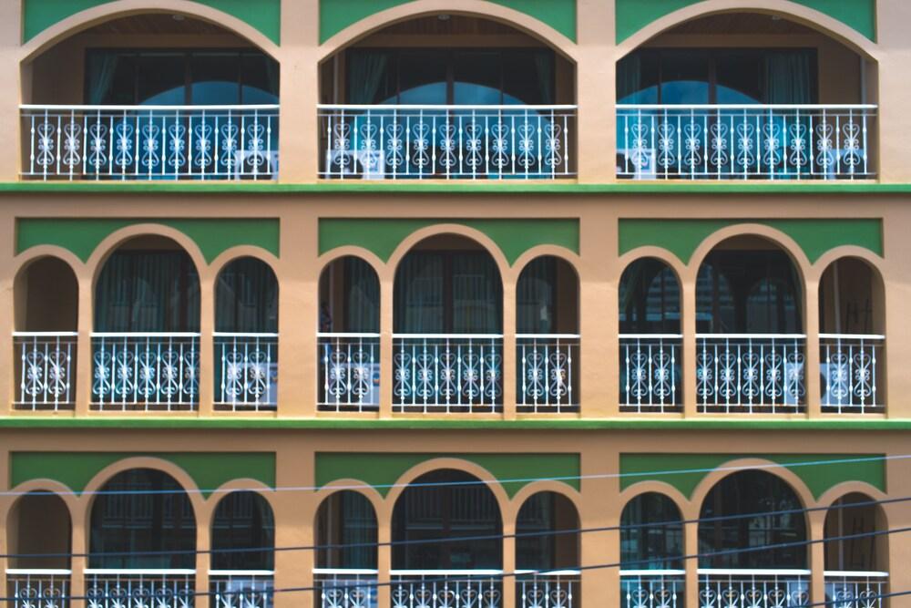 Minatale Phuket - Tap to explore photos