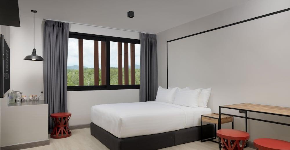 Prime Town - Posh & Port Hotel Phuket Room Type - Superior Room, 1 Queen Bed, Non Smoking, Mountain View Prime Town - Posh & Port Hotel Phuket Room Type - Superior Room, 1 Queen Bed, Non Smoking, Mountain View