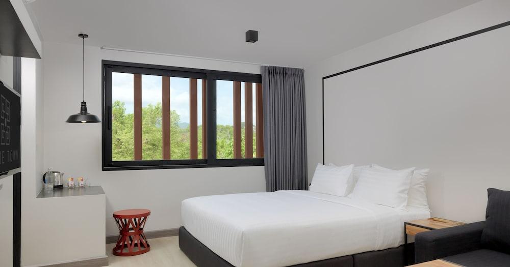 Prime Town - Posh & Port Hotel Phuket - Tap to explore photos