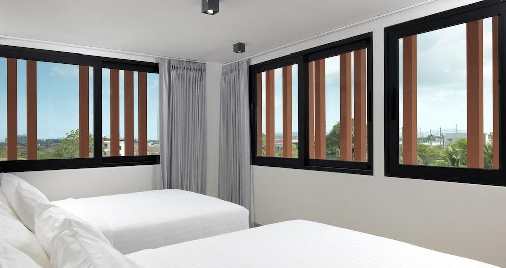 Prime Town - Posh & Port Hotel Phuket Room Type - Grand Suite, 1 Bedroom, Non Smoking, Pool View