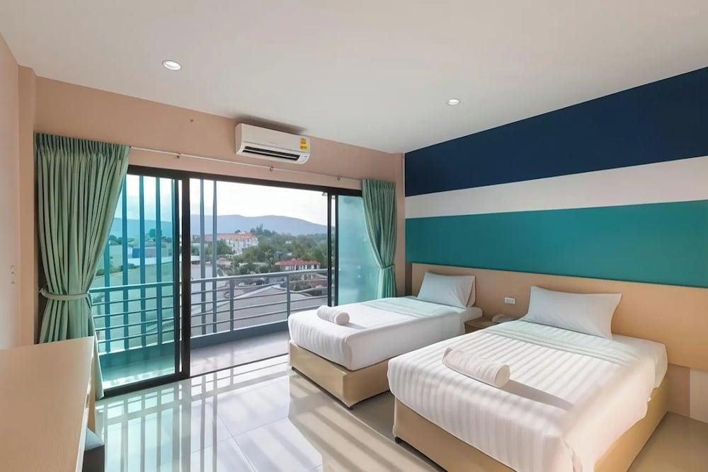 JJ Residence Phuket Town Room Type - Deluxe Twin Room