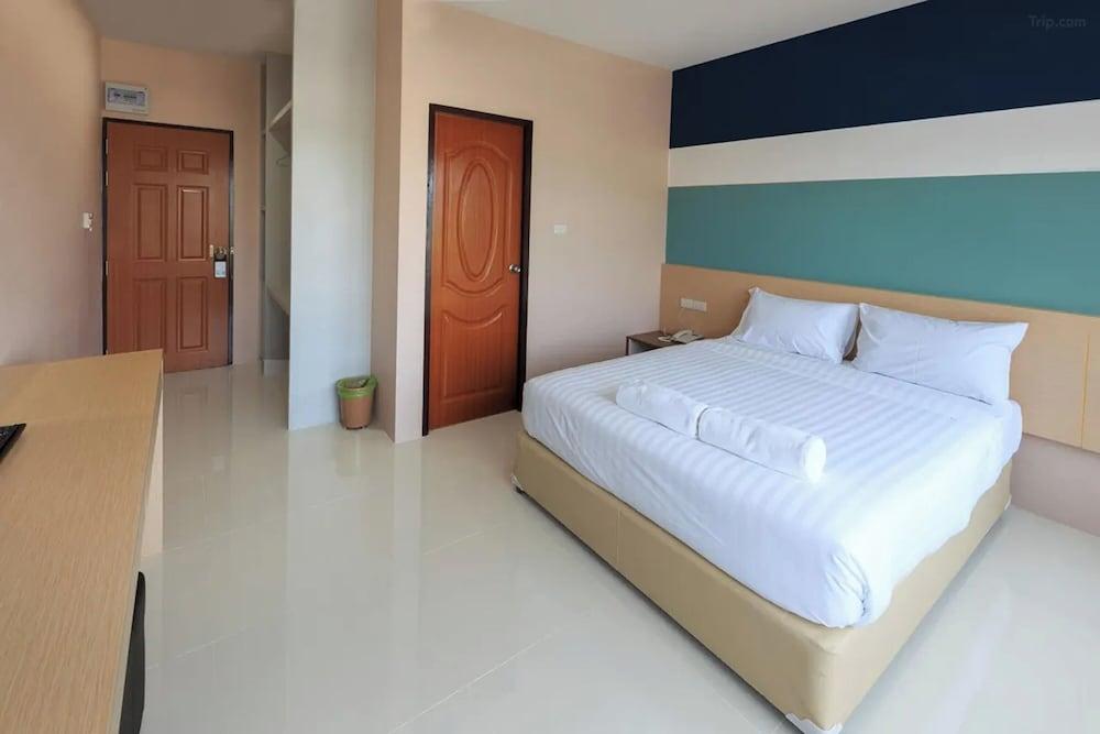 JJ Residence Phuket Town Room Type - Deluxe Double Room