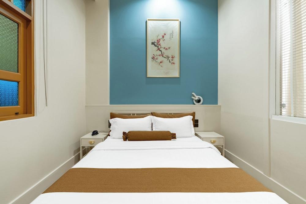 O'nya Phuket Hotel - Tap to explore photos