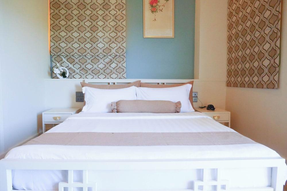 O'nya Phuket Hotel Room Type - Superior Extra Double Room