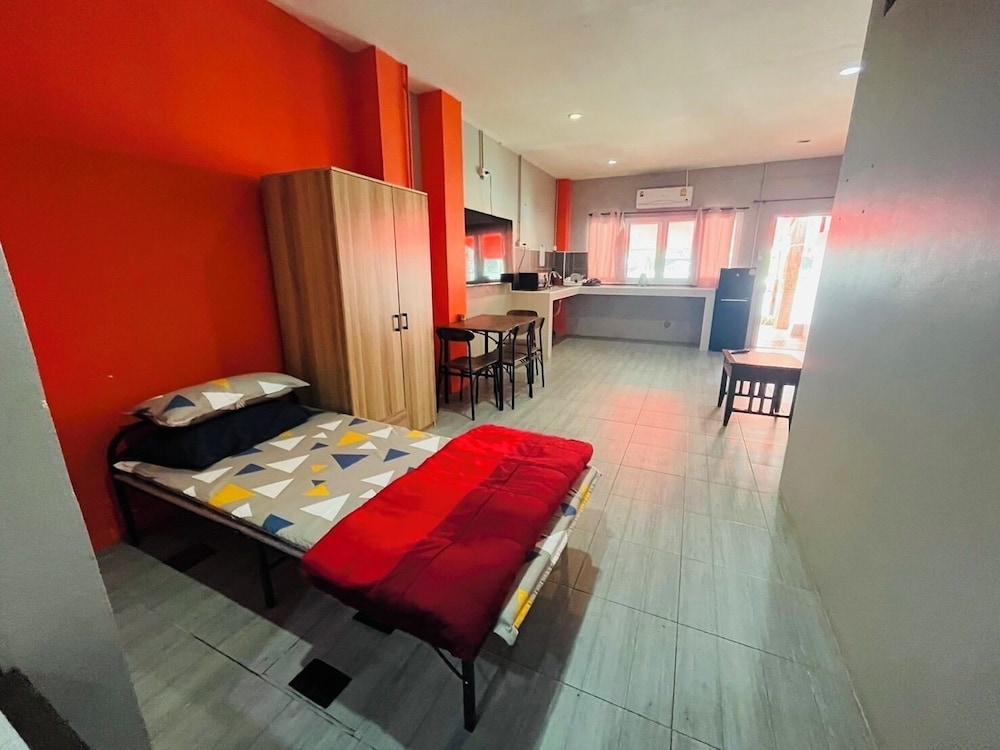 KARON STUDIO APARTMENT - Tap to explore photos
