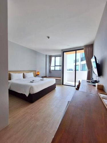 Atom Phuket Hotel Room Type - Studio Deluxe King
