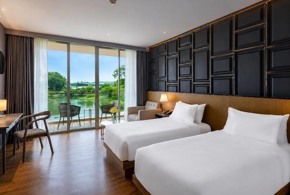 Wyndham Grand Nai Harn Beach Phuket Room Type - 2 TWIN BEDS, DELUXE LAGOON VIEW, NON SMOKING