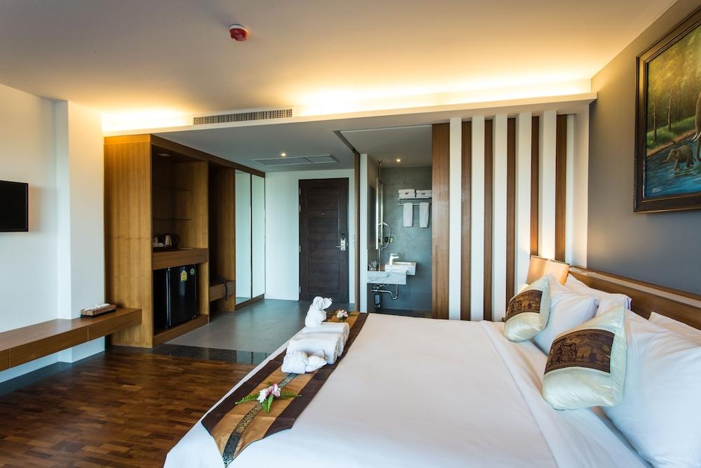 Chalong Chalet Resort & Longstay Room Type - Executive Deluxe Suite (Pool Access) Chalong Chalet Resort & Longstay Room Type - Executive Deluxe Suite (Pool Access)