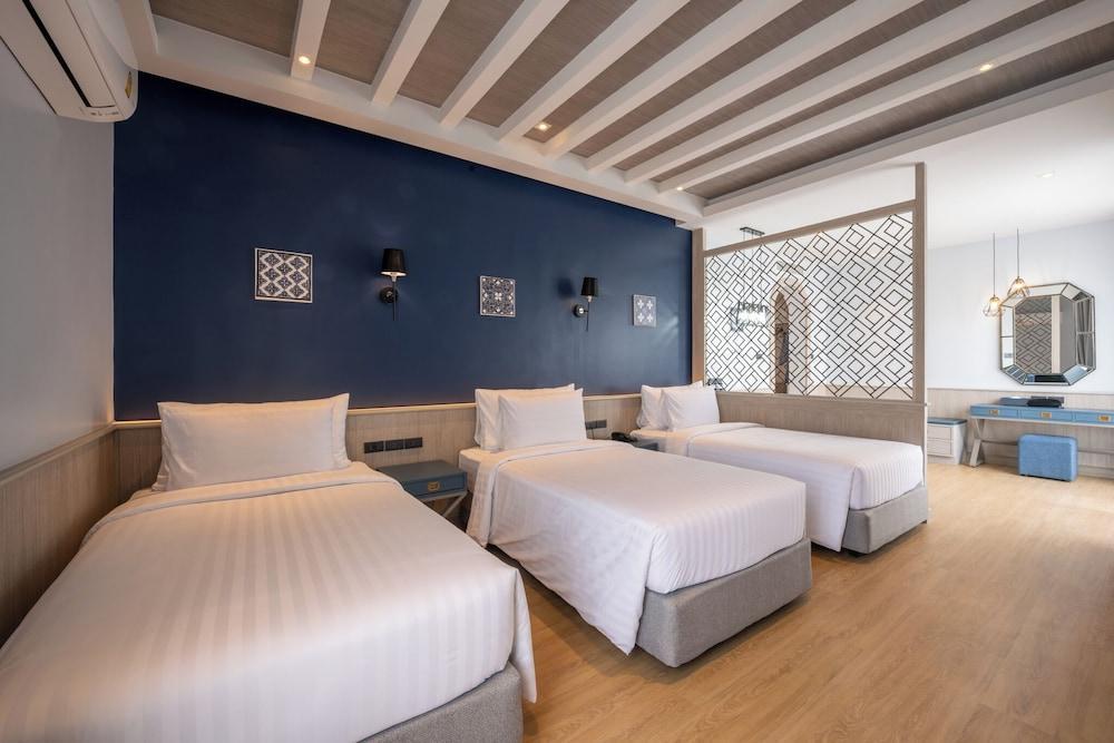Seabed Grand Hotel Phuket Town Room Type - DELUXE TRIPLE ROOM 3 GUESTS CORNER