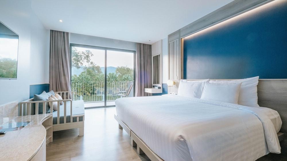Seabed Grand Hotel Phuket Town Room Type - Deluxe Pool View Room