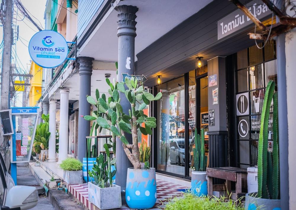 Vitamin Sea Hostel Phuket - Tap to explore photos