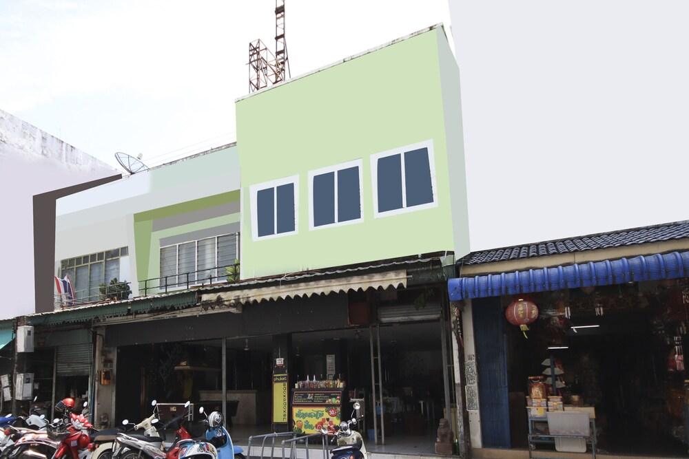 OYO 1054 Phuket Backpacker Hostel - Tap to explore photos