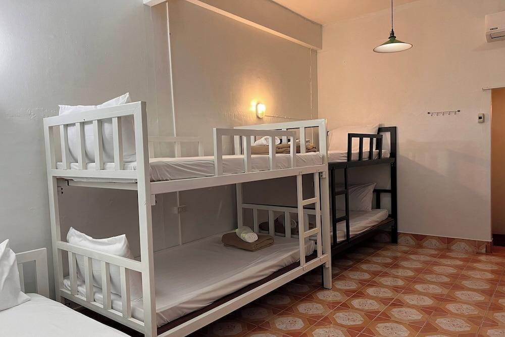 Phuket Old Town Hostel Room Type - Family Suite