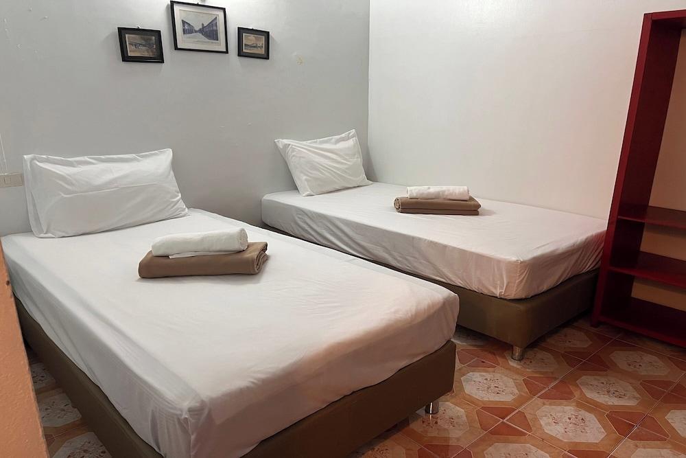 Phuket Old Town Hostel Room Type - Standard Twin Room
