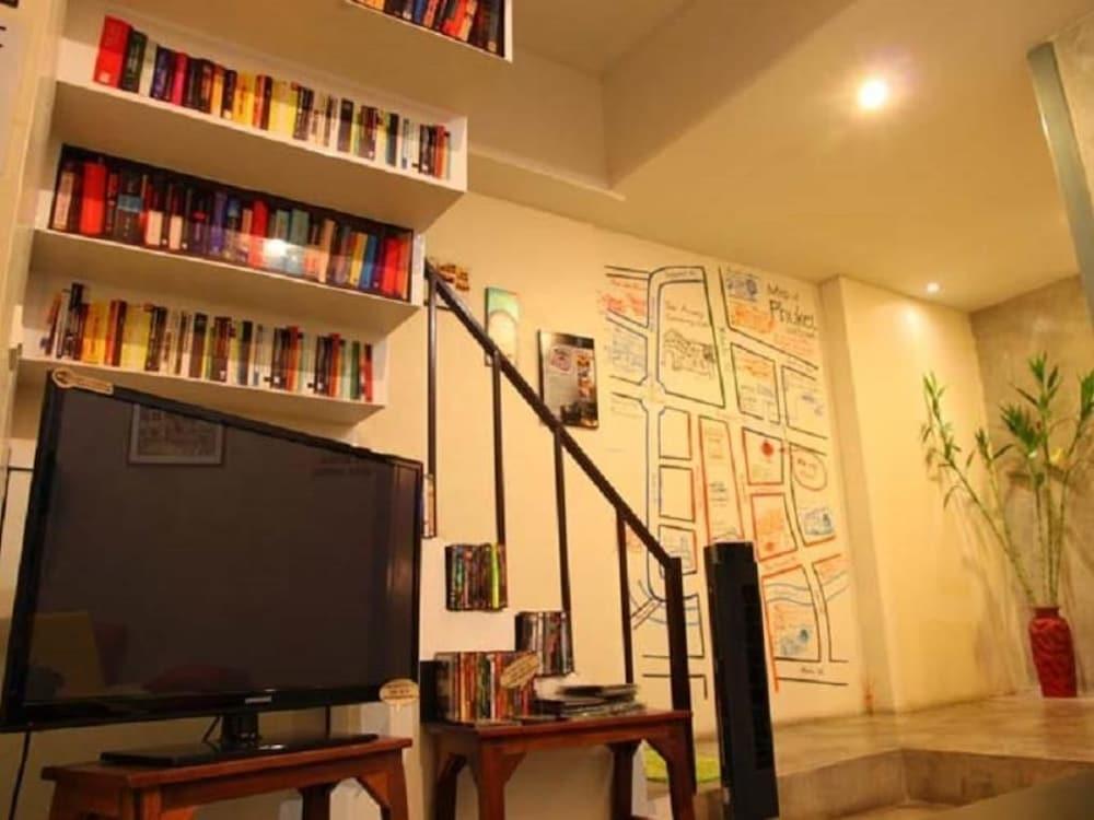 Ai Phuket Hostel - Tap to explore photos