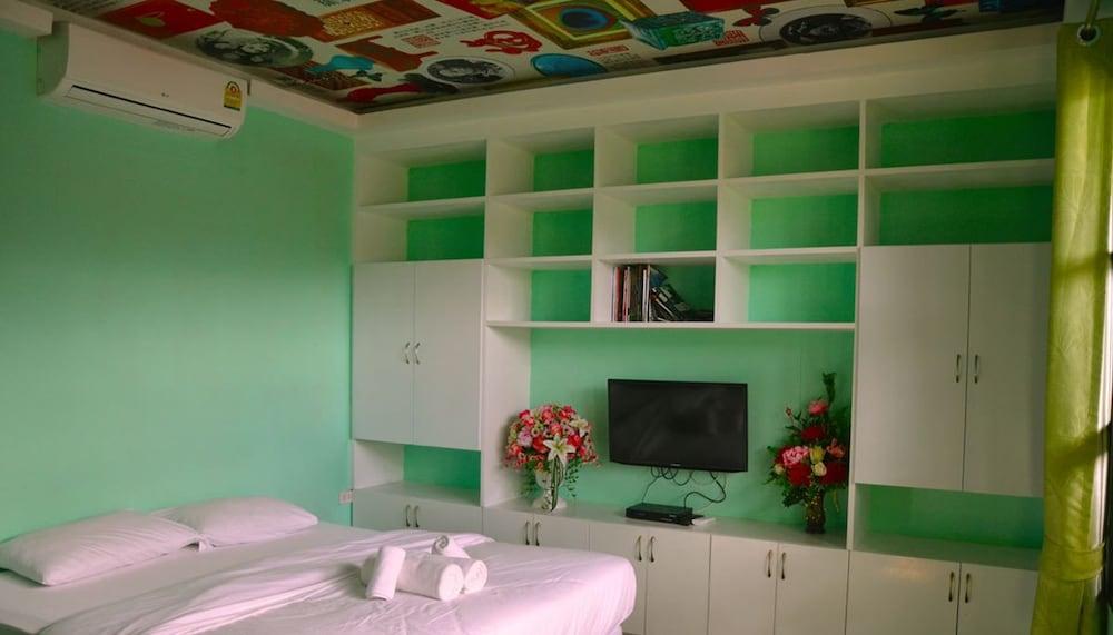 Ai Phuket Hostel - Tap to explore photos