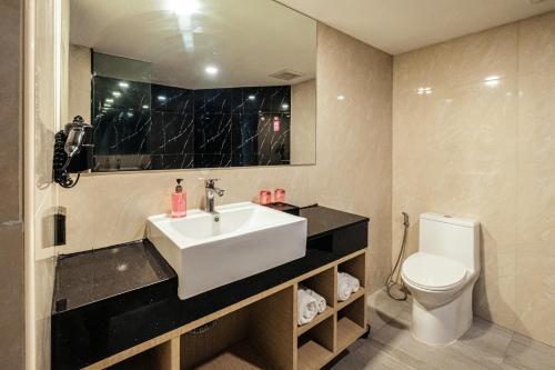 GLOW Pattaya Room Type - Deluxe Connecting Premier