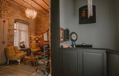 Selvese Suites – Serviced Living in Galata - Tap to explore photos
