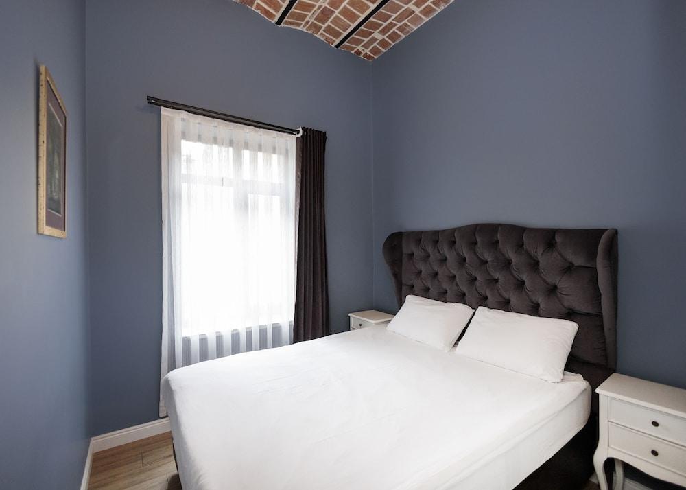 Selvese Suites – Serviced Living in Galata - Tap to explore photos