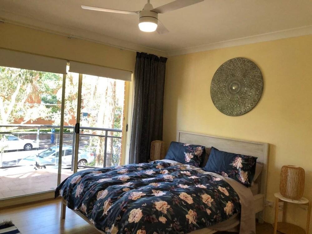 Escape to Strathfield for 8 guests - Tap to explore photos