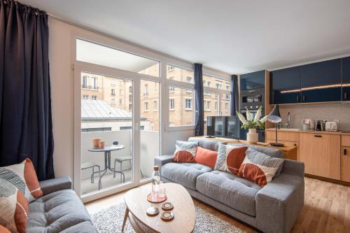 NEW - Appt style le Corbusier avec Balcon - 8 pers - Tap to explore photos