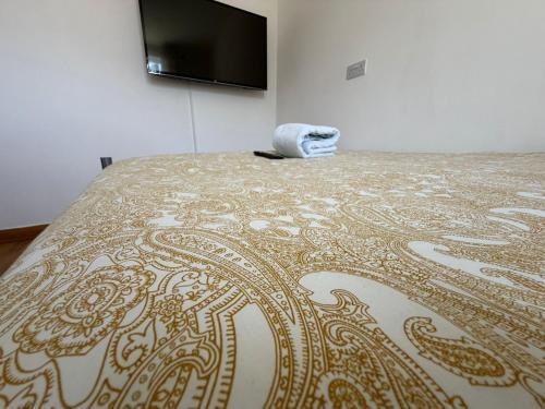 F5 Private Double Room (Sandycroft Guest House) - Tap to explore photos