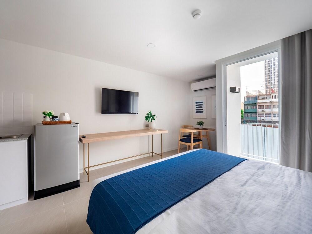 Blu 395 Room Type - Standard Room