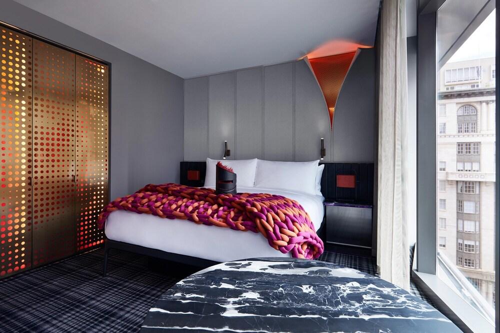 W Melbourne by Marriott Room Type - Cozy Room, Room, 1 King Bed, Non Smoking
