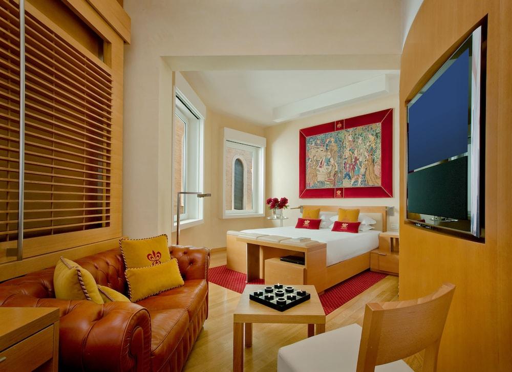 Hotel Raphaël – Relais & Châteaux Room Type - Junior Suite (Richard Meier Executive)