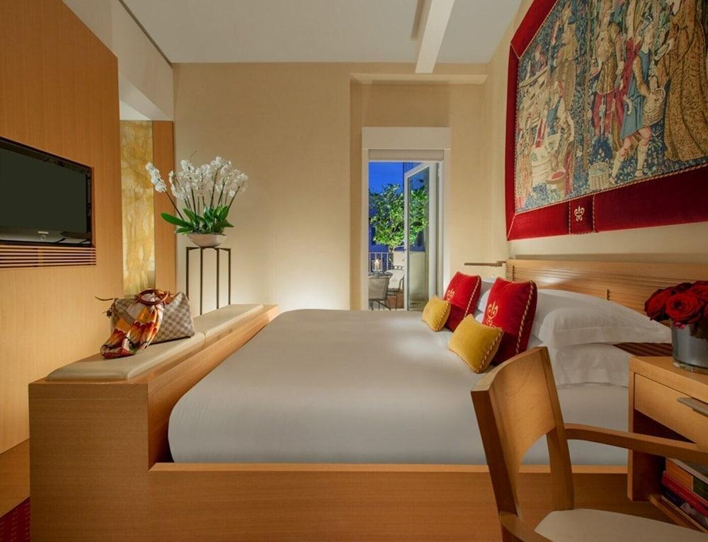 Hotel Raphaël – Relais & Châteaux Room Type - Deluxe Room, Terrace (Richard Meier Executive)
