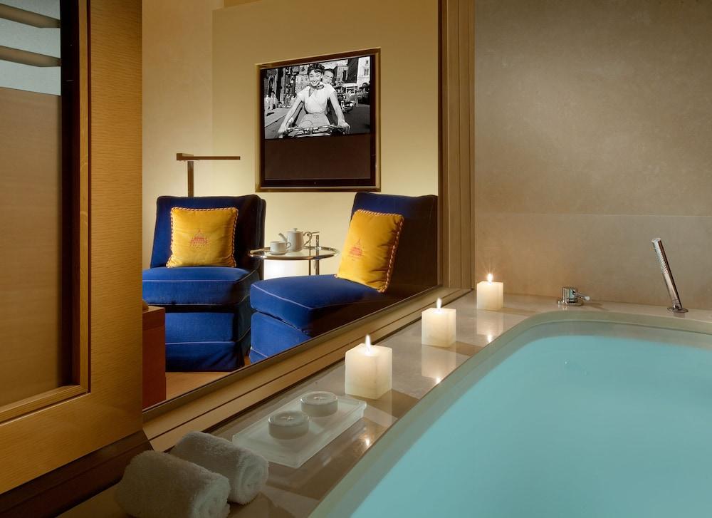 Hotel Raphaël – Relais & Châteaux Room Type - Richard Meier Executive Deluxe Room