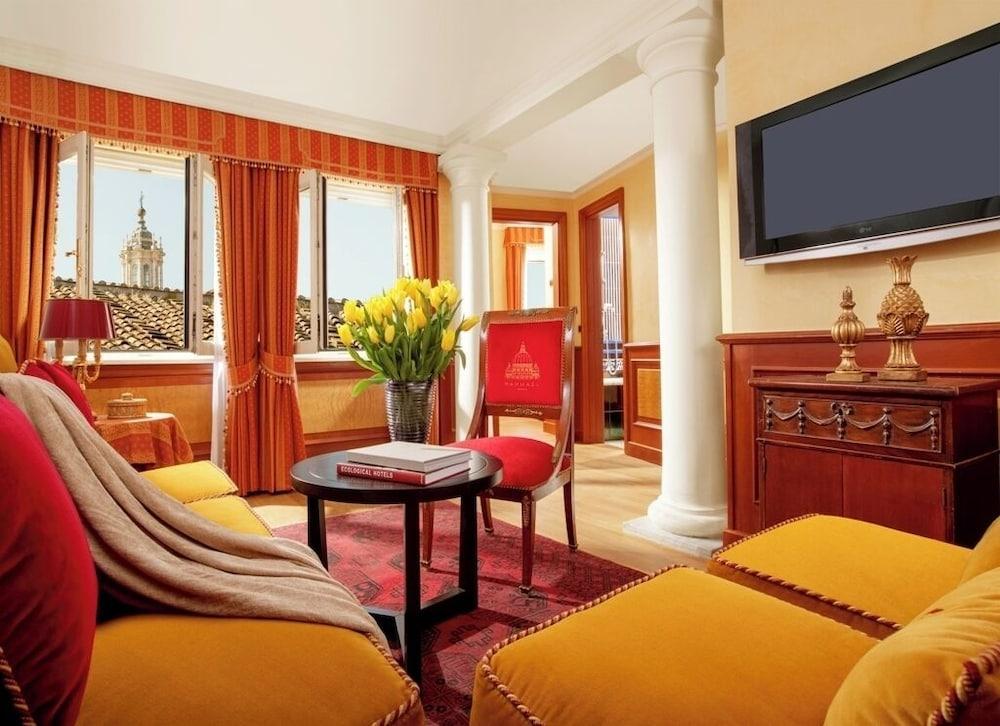 Hotel Raphaël – Relais & Châteaux Room Type - Suite (Navona)