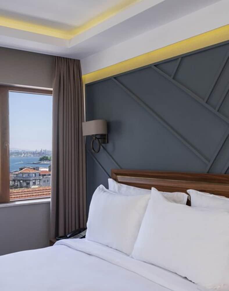 Azzap Hotel Galata - Tap to explore photos