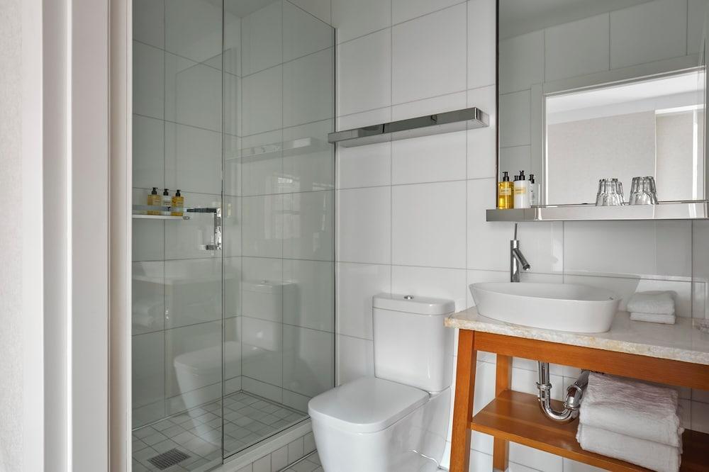 Hotel Park Ave NYC Room Type - Deluxe Room, 1 King Bed (Accessible Deluxe Studio King)