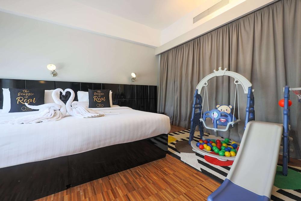 Alia Premier KLCC Room Type - Family Room, 1 King Bed, Non Smoking, City View